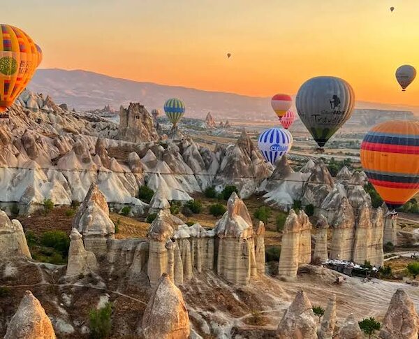 Bay khinh khí cầu ở Cappadocia