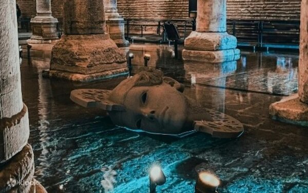 Nhà thờ ngầm Basilica Cistern